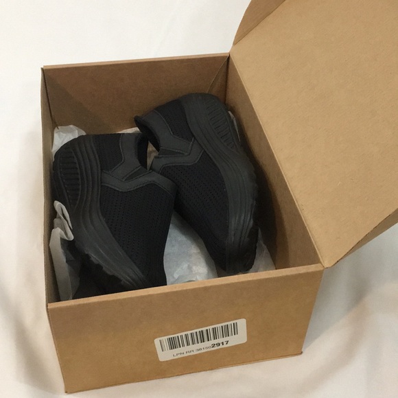 Solid black slip on sneaker, size 8 - Picture 6 of 6